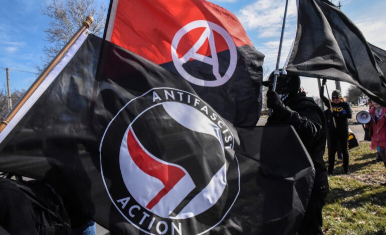 ¿Qué es Antifa, el movimiento designado como terrorista por Trump?