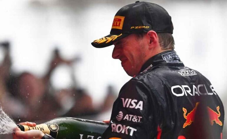 Dominio de Verstappen en Azerbaiyán lo mantiene firme en la pelea por el título