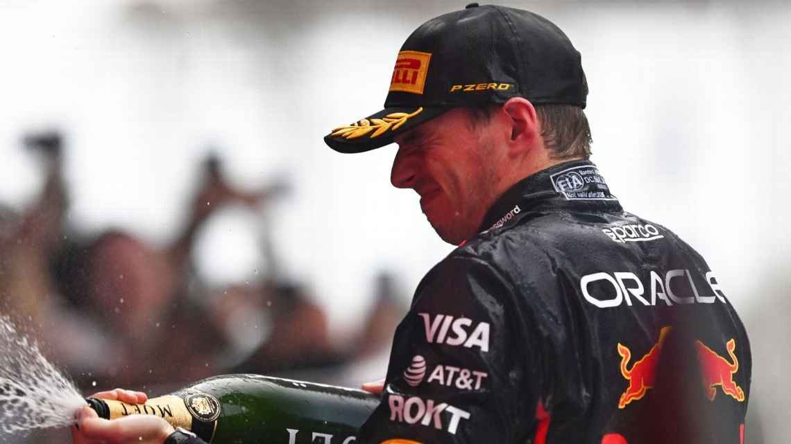 Dominio de Verstappen en Azerbaiyán lo mantiene firme en la pelea por el título