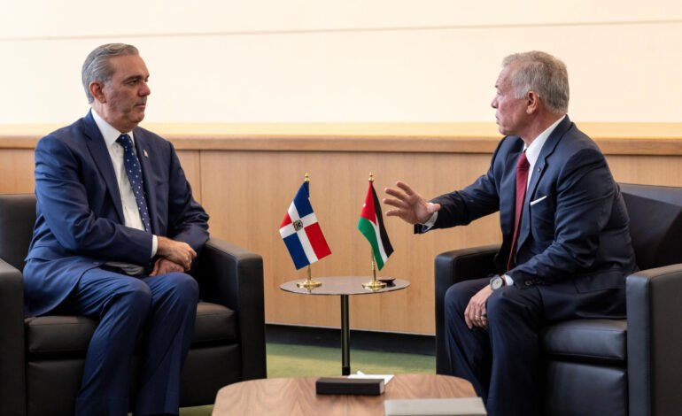 Abinader se reúne con el rey de Jordania para fortalecer la cooperación bilateral