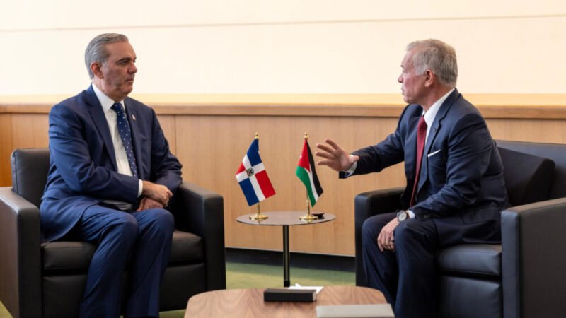 Abinader se reúne con el rey de Jordania para fortalecer la cooperación bilateral