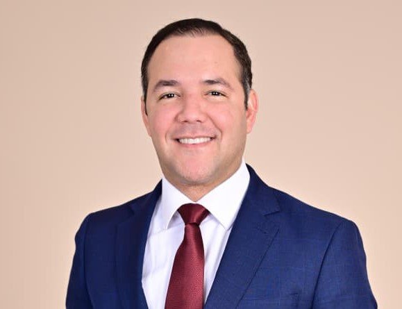 Johnny Pujols cuestiona destino de fondos para medicamentos de alto costo