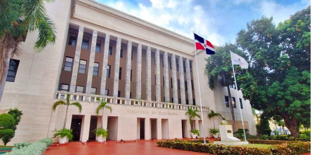 MINERD sanciona personal por uso indebido de instalaciones escolares tras video viral