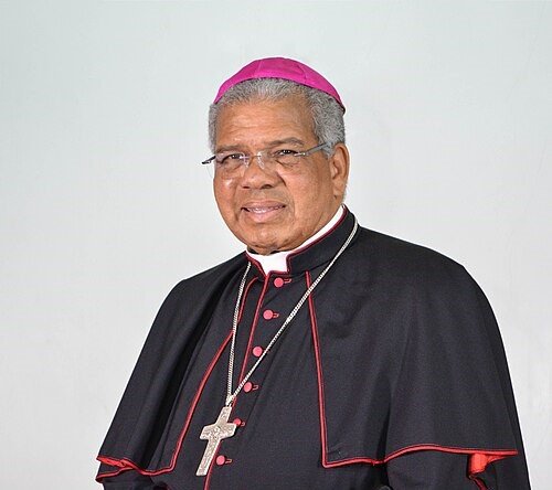 Suspenden a Monseñor Ozoria por supuesta mala administración