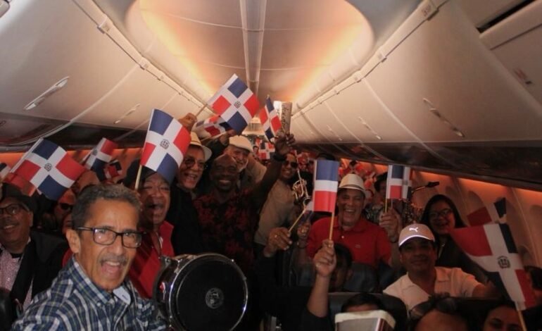 Arajet eleva la dominicanidad celebrando la Independencia Nacional a más de 30 mil pies de altura