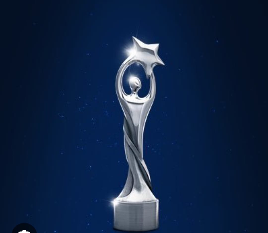 UN HOMENAJE A LA DECADENCIA(Opinión de un televidente)