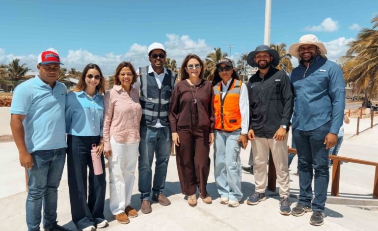 Carolina supervisa avances en cancha de fútbol y skate park del Malecón Deportivo