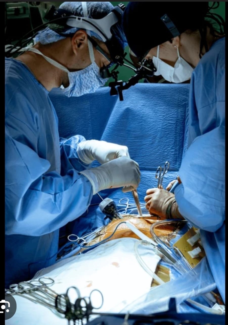 HEY CORRE LLAMAME UN PEDIATRA