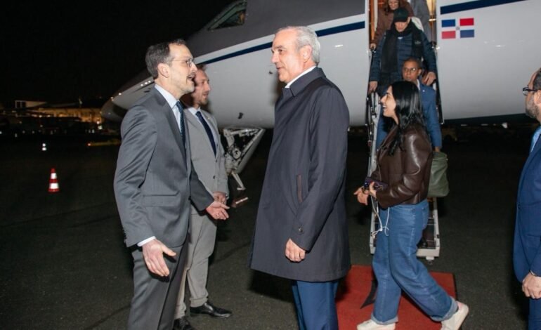 Presidente Abinader llega a París donde se reunirá con su homólogo Emmanuel Macron y participará en Foro Global Anticorrupción e Integridad