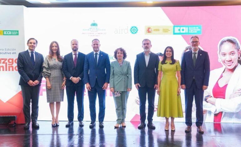 Gobierno y sector privado impulsan liderazgo femenino en la industria dominicana