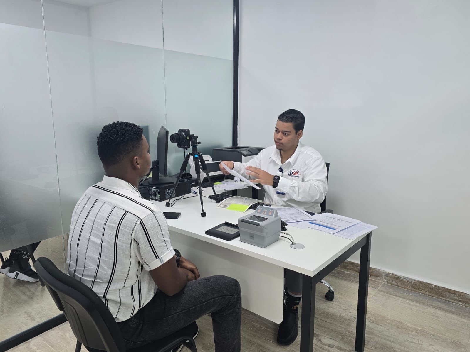 Pasaportes habilita nuevo punto para el pasaporte electrónico en Centro de los Héroes y anuncia apertura en Megacentro