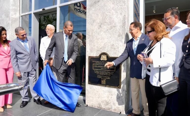 Abinader designa edificio Indotel con el nombre del periodista Orlando Martínez Howley