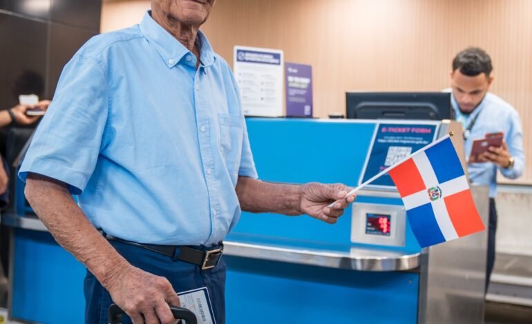 Arajet hace realidad sueño de viajar por primera vez a un dominicano de 95 años