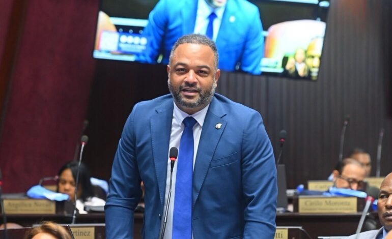 Encuesta digital posiciona a Carlos Pérez como principal favorito rumbo al 2028 en Santo Domingo Norte