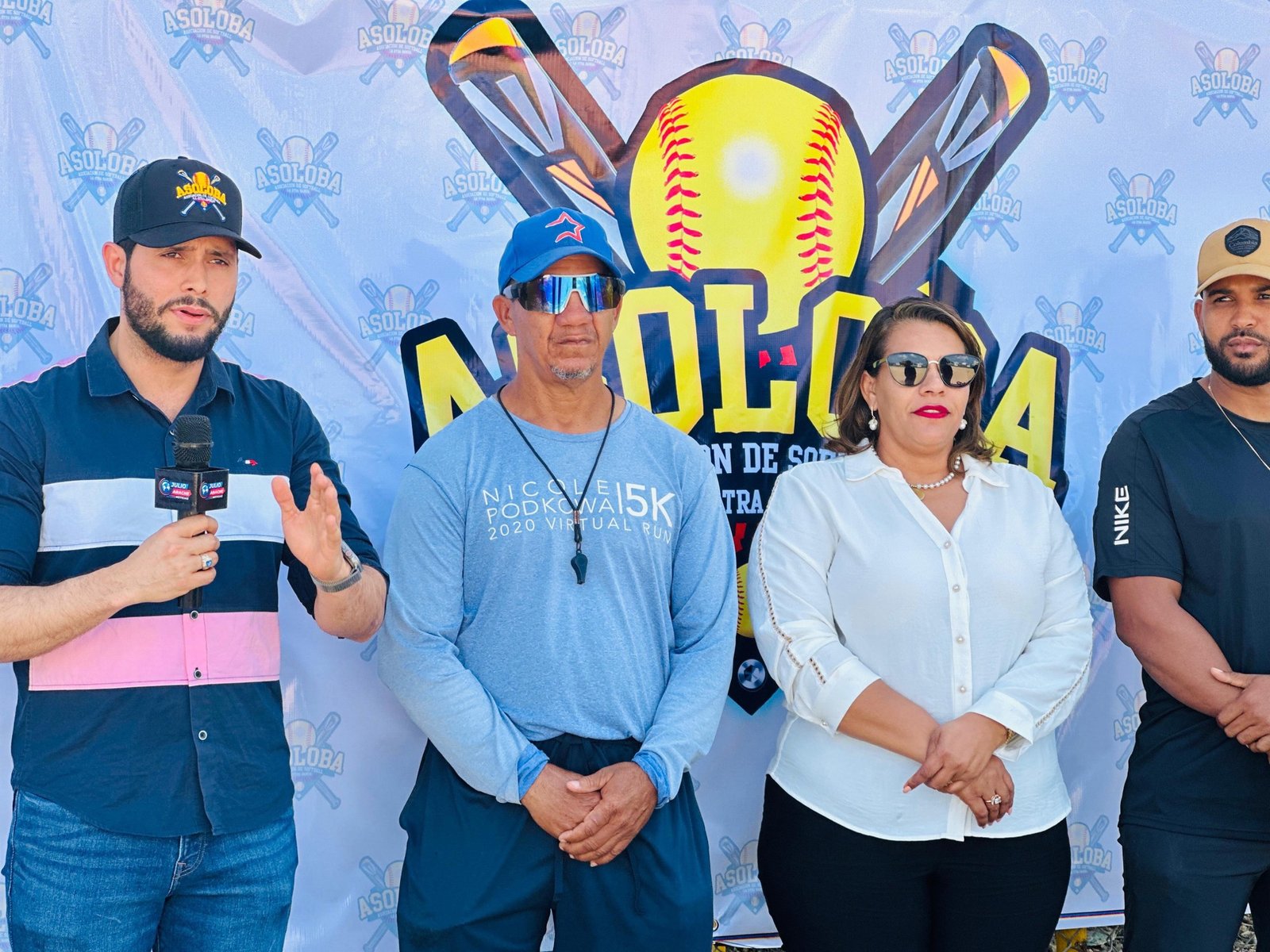 ASOLABA y el alcalde Alexander Rodríguez realizan lanzamiento y entregan tractor John Deere para el mantenimiento del play municipal