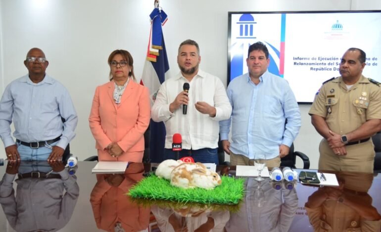 Hecmilio Galván: «Es hora de que los dominicanos piensen en el conejo»