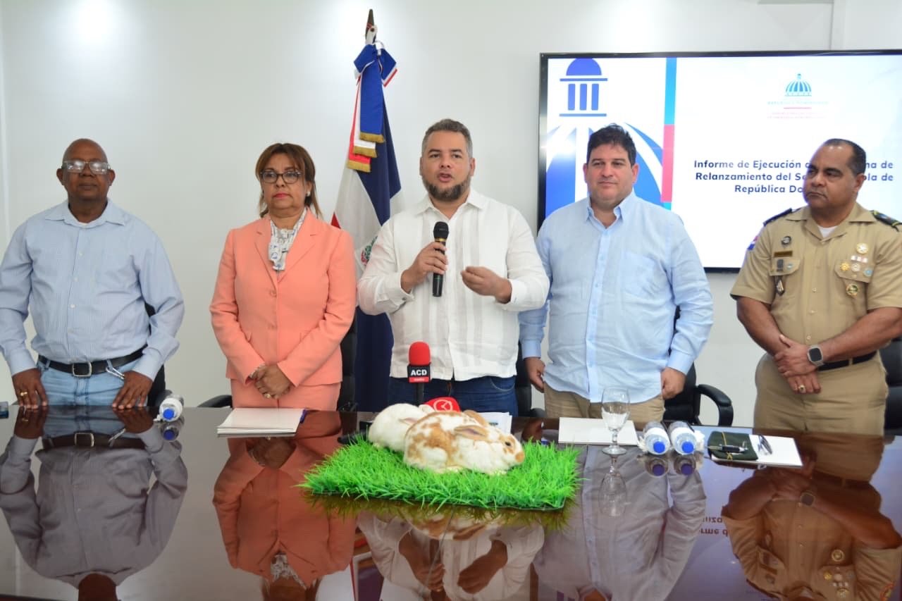 Hecmilio Galván: «Es hora de que los dominicanos piensen en el conejo»