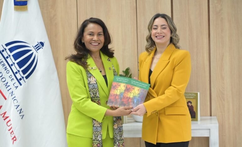Conmemoran natalicio de Abigail Mejía con conferencia sobre la “construcción de la voz femenina”