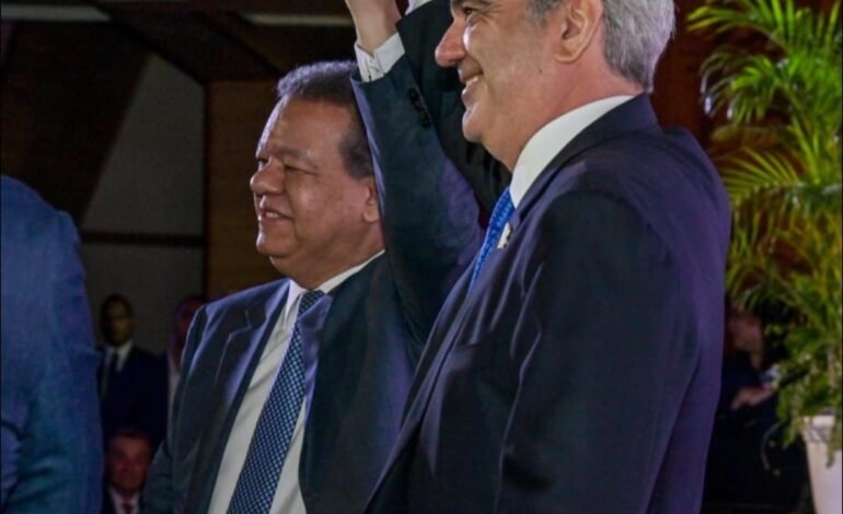 GOBIERNO CON SUS SALVAVIDAS