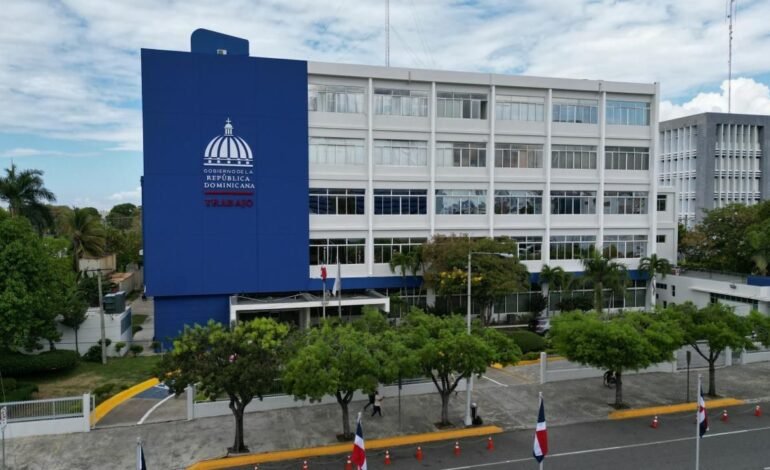 Ministerio de Trabajo reitera viernes 1ero de mayo, Día del Trabajo, es laborable; el feriado se cambia para el lunes 4