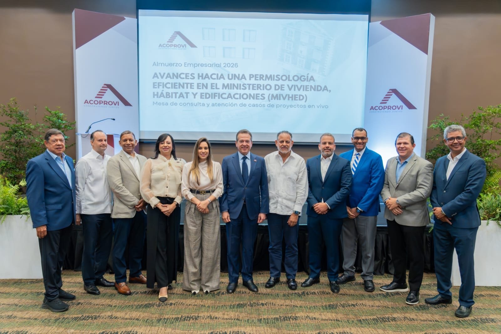 Ministro&nbsp;Ito&nbsp;Bisonó presenta en ACOPROVI avances de la modernización de la&nbsp;permisología; gremio valora el trabajo conjunto