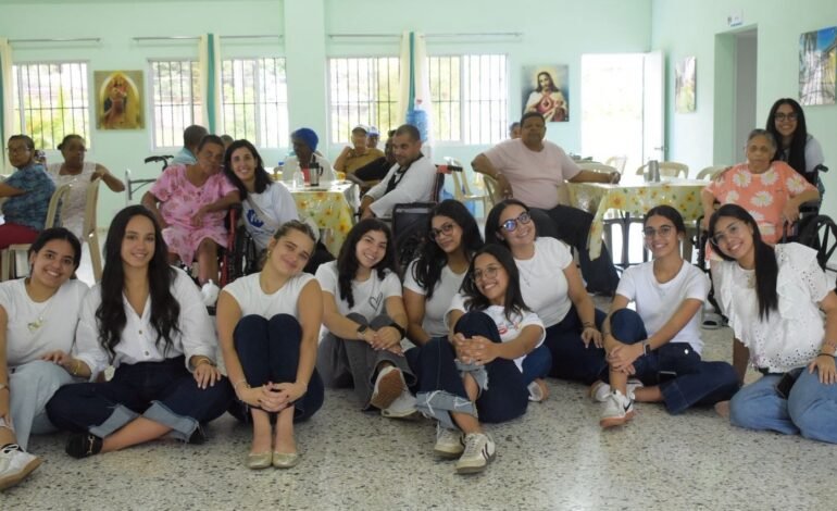 Fundación Héroes de la Salud y estudiantes de UNIBE llevan esperanza y acompañamiento emocional al Leprocomio de Nigua