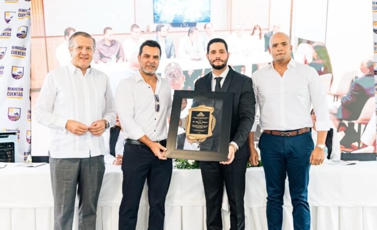 ADITOP reconoce en rendición de cuentas a Alexander Rodríguez “El Hijo del Pueblo” por sus aportes al desarrollo de La Otra Banda