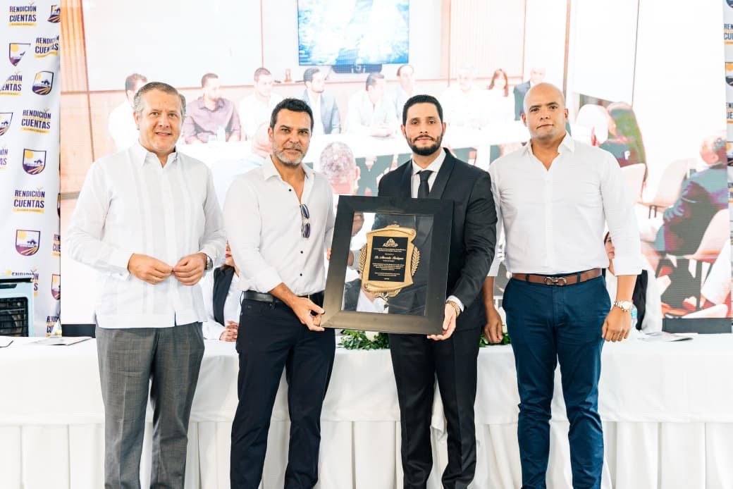 ADITOP reconoce en rendición de cuentas a Alexander Rodríguez “El Hijo del Pueblo” por sus aportes al desarrollo de La Otra Banda