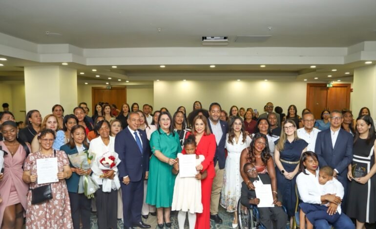 Supérate lidera alianza para graduar primer grupo de madres y padres en cuidados y apoyo a personas con discapacidad