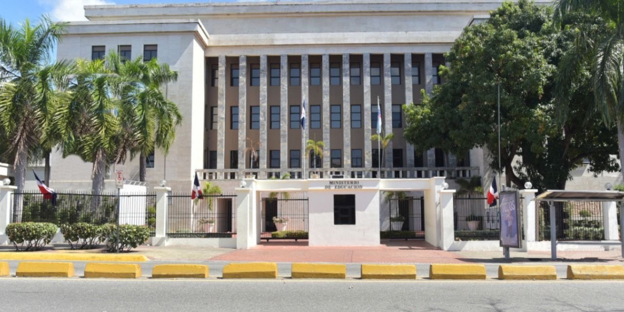Ministerio de Educación insta a tomar medidas de precaución en zonas vulnerables a inundaciones y suspensión focalizada&nbsp;