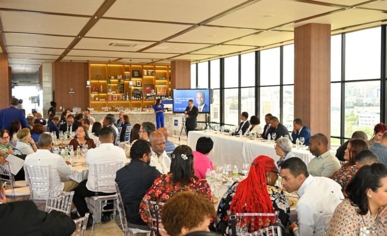 Radhamés Silverio reúne a más de 300 doctores y activa una nueva etapa de liderazgo científico en la UASD