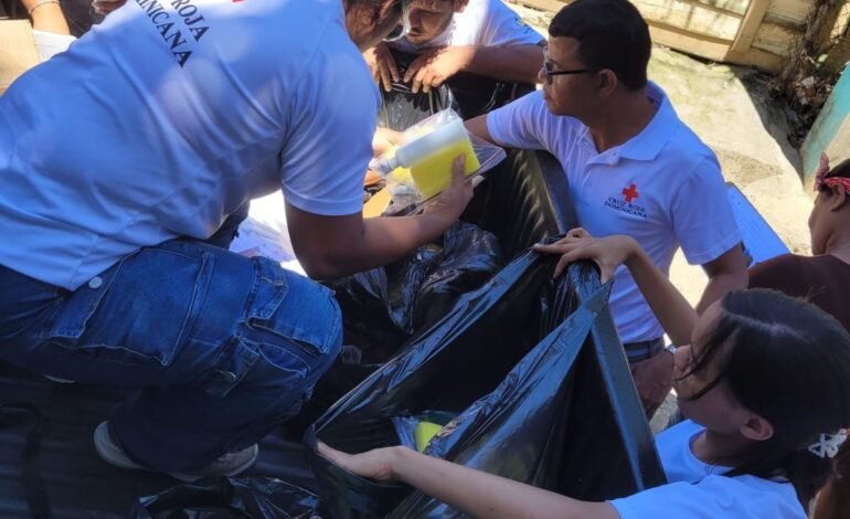 Cruz Roja Santo Domingo Oeste asiste comunidades afectadas por lluvias
