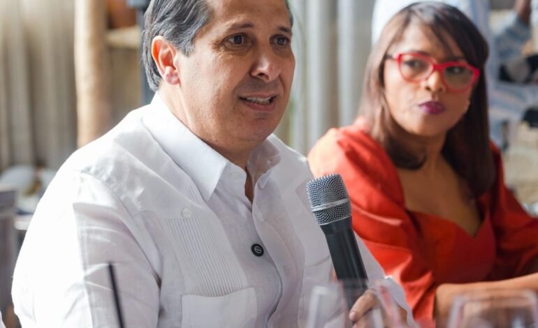 Ministro Víctor Atallah anuncia en La #Mesaza que RD asumirá en mayo la Asamblea Mundial de la Salud