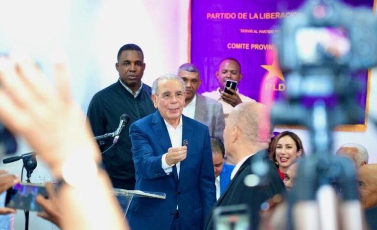 Danilo Medina descarta alianzas y afirma que el PLD no cederá su fuerza política