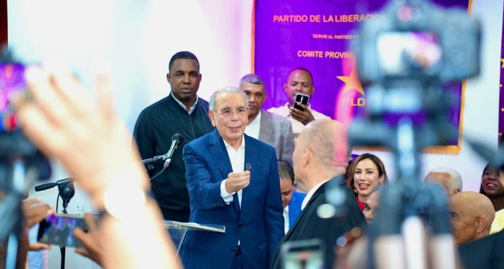 Danilo Medina descarta alianzas y afirma que el PLD no cederá su fuerza política