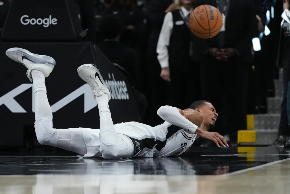 Blazers remontan para vencer 106-103 a Spurs e igualar serie tras lesión de Wembanyama