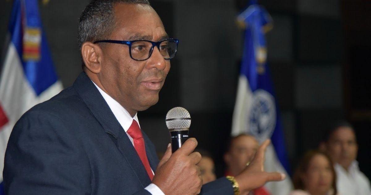 Director de la UASD Recinto Barahona felicita a periodistas por su día