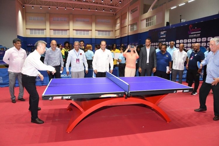Equipo masculino asegura medalla de bronce en campeonato tenis mesa