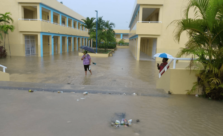 Minerd ordena suspender docencia en zonas con riesgo de inundaciones