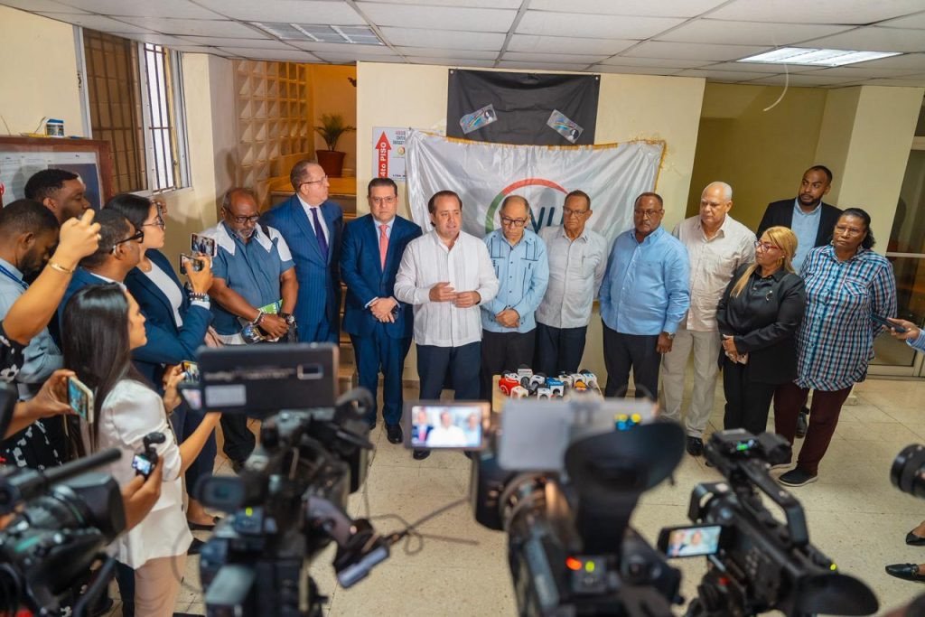 Gobierno resalta medidas ante crisis global: “no ha subido un solo producto de la canasta básica”