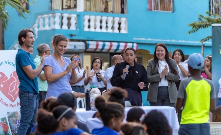 Fundación promueve conciencia ambiental con charla en sector Las Minas de SDN