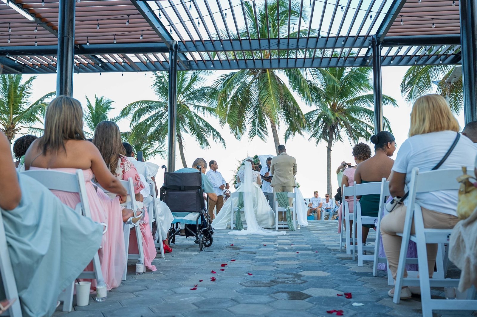 Amor frente al mar: espacios recuperados por Carolina en el malecón se afianzan como escenarios de bodas