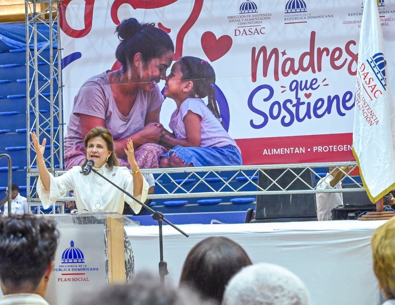 Gobierno inicia en San Cristóbal gran jornada nacional por el Día de las Madres a través de DASAC