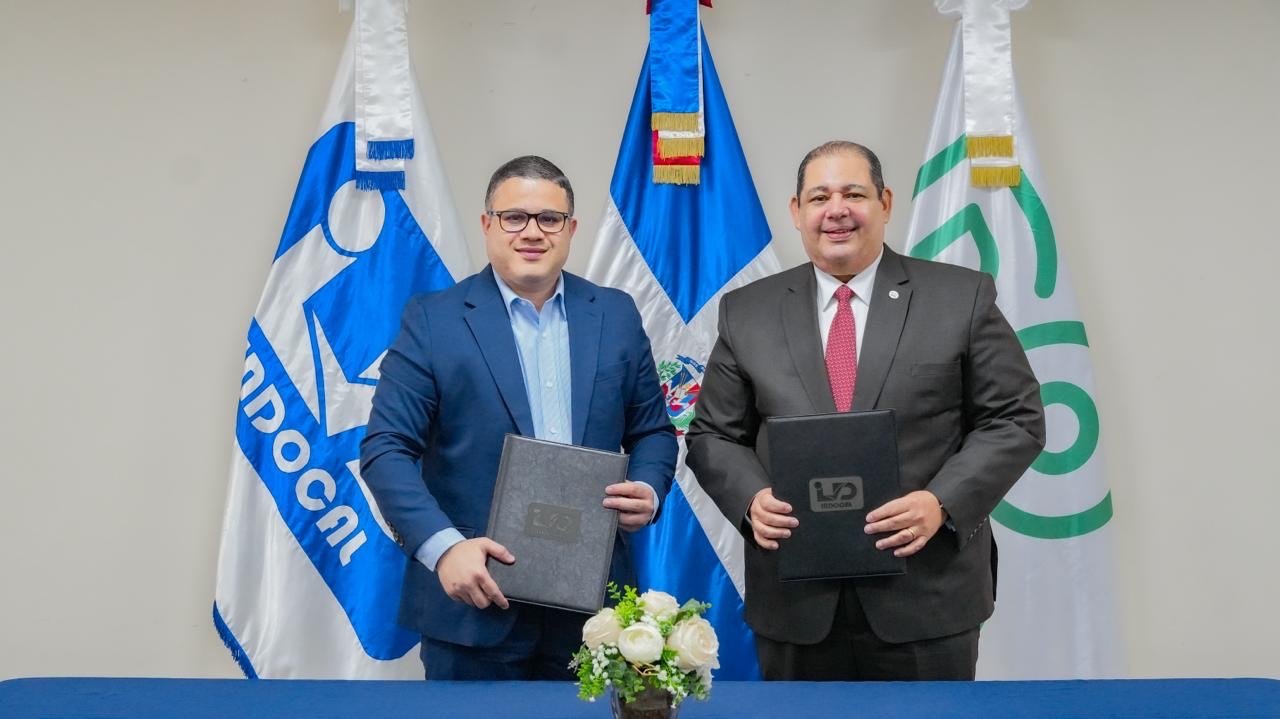 Fideicomiso DO Sostenible e INDOCAL firman acuerdo para fortalecer la fiscalización y transparencia en la gestión de residuos sólidos de la República Dominicana
