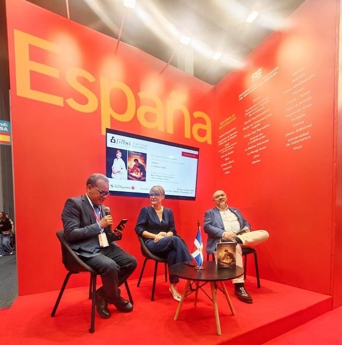 Lizamavel Collado presenta poemario en la Feria del Libro de Bogotá