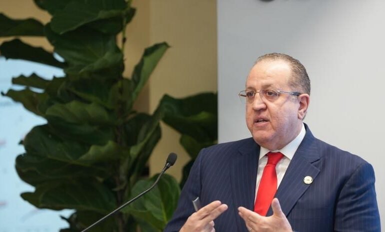 Continuarán aumentos graduales del precio decombustibles, dice el ministro de Hacienda y Economía