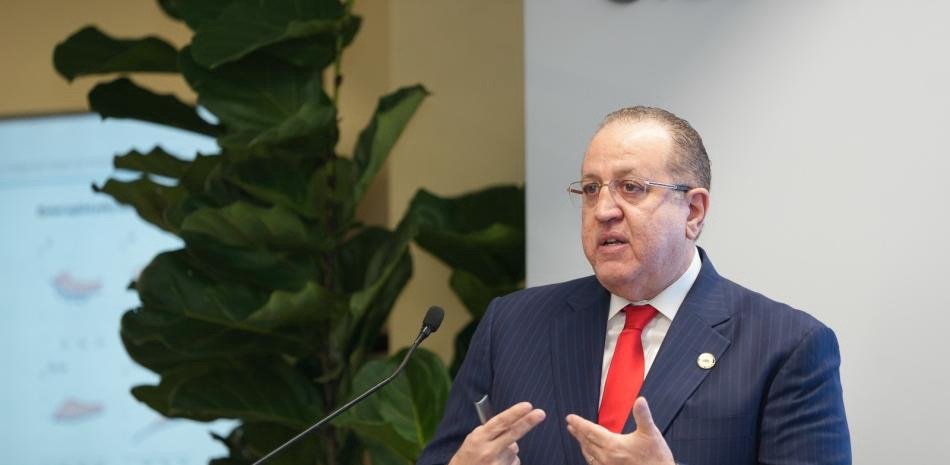 Continuarán aumentos graduales del precio decombustibles, dice el ministro de Hacienda y Economía