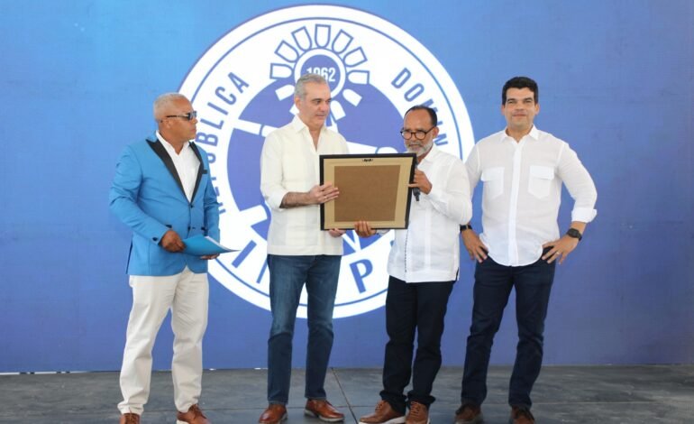 Tras más de 40 años de espera, presidente Abinader y Wellington Arnaud inauguran acueducto múltiple San José de Ocoa-Sabana Larga que beneficiará a más de 56 mil habitantes