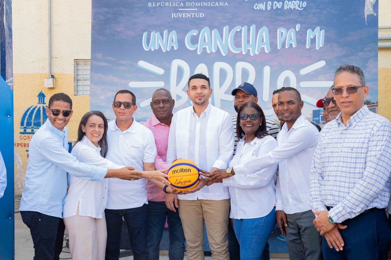 Jóvenes de Haina reciben nuevos espacios deportivos a través de “Una Cancha Pa’ mi Barrio