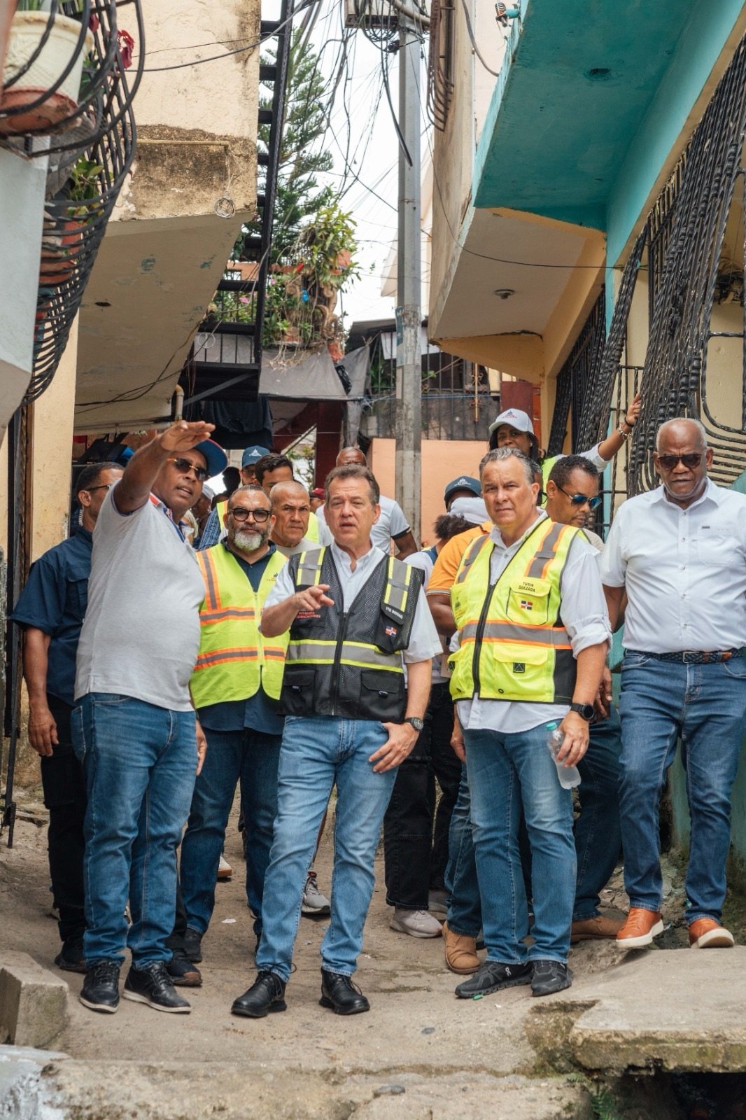 Familias de Cristo Rey y San Carlos reciben apoyo del MIVHED con reparación de viviendas